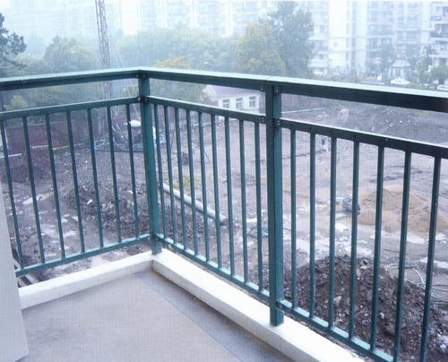 阳台装修护栏效果图实用耐用阳台护栏设计