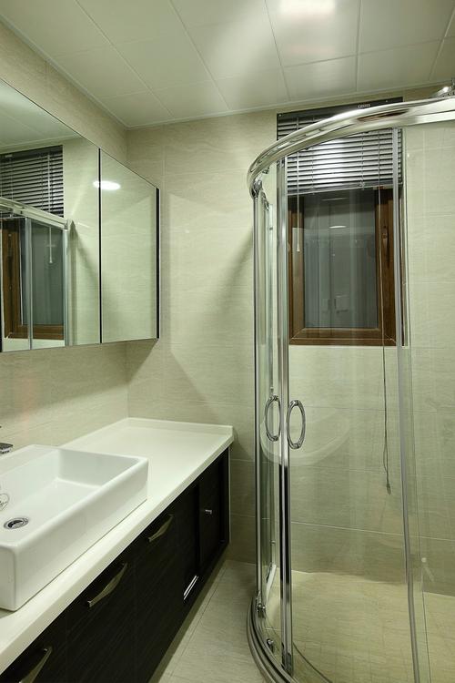 上海紫峰公馆108平现代简约风格三居室卫生间装修效果图