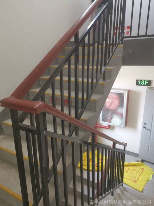 尚玖生产锌钢楼梯扶手小区各种样式安全通道护栏