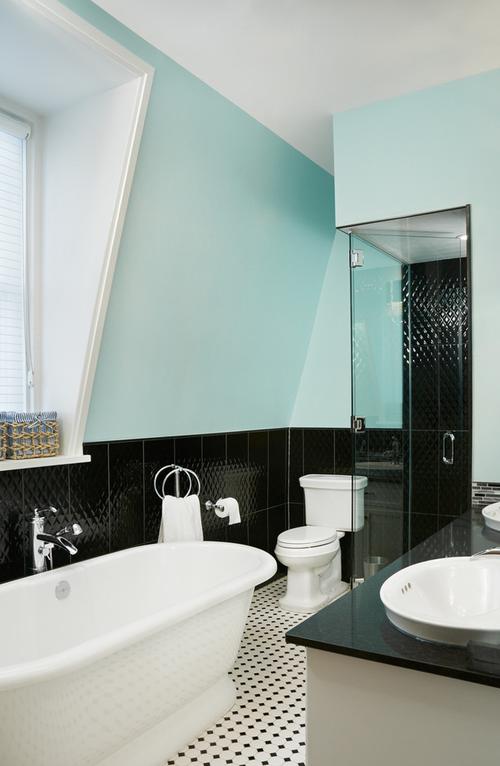 卫生间蓝色墙面设计简欧别墅装修效果图