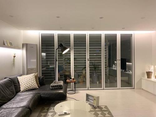 房子装修阳台折叠门设计客厅光线通透明亮好看实用