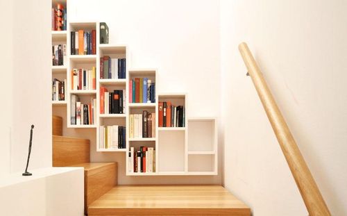 创意楼梯变身书架墙效果图