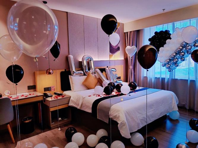 长春酒店房间浪漫场景气球布置