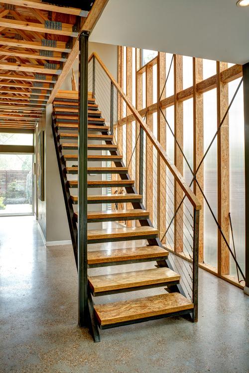 纯木质台阶镂空楼梯装修效果图