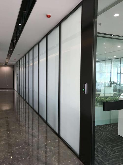 400平米办公室现代风格防火隔断装修效果图