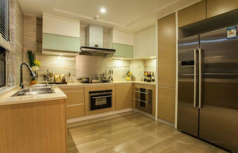 现代风格厨房原木色橱柜效果图小户型厨房装修效果图