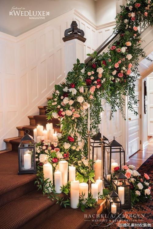 楼梯上的漂亮鲜花装饰