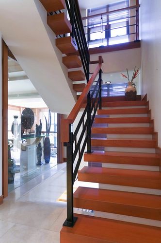 简约现代风走廊楼梯别墅效果图设计