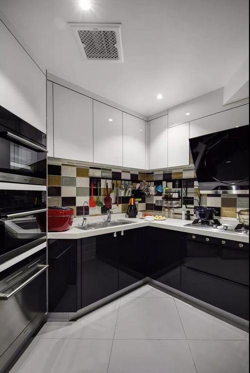北欧风格厨房装修效果图黑白色定制橱柜图片