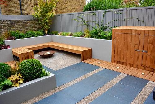 庭院设计用防腐木做休息椅的长方形的小花园