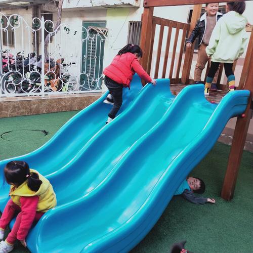 濮阳市市直幼儿园分园中班安全教育《安全玩滑梯》
