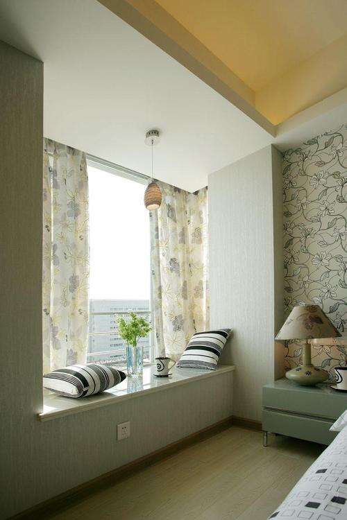 现代简约三居室卧室飘窗装修效果图欣赏