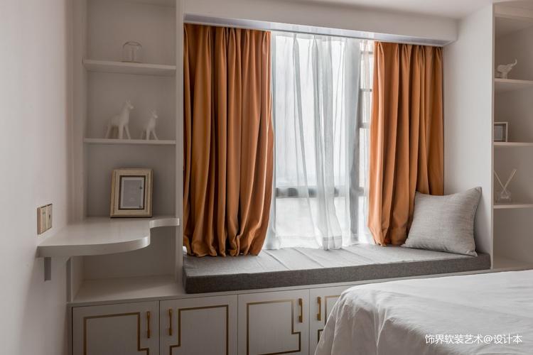 热门标签罗马杆窗帘装在飘窗里面卧室飘窗设计一款带有罗马杆装饰的