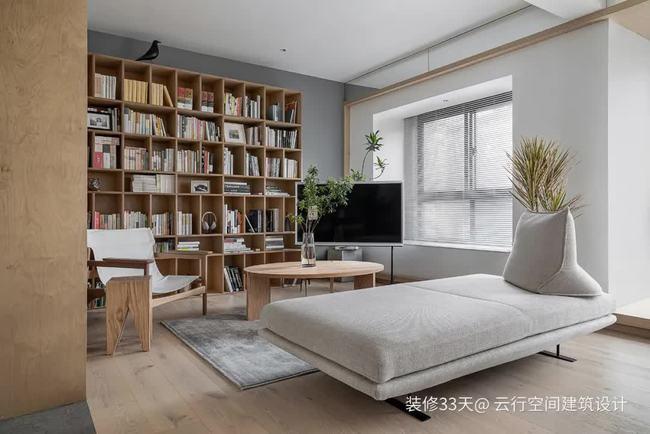 客厅与书房为横厅格局以沙发与横梁作为自然隔断各自独立又相互
