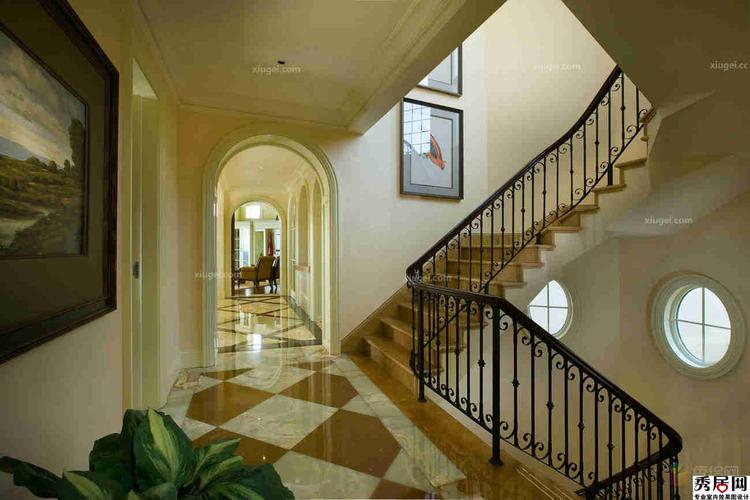 三层豪华别墅走廊拱形门洞菱格大理石地面铺贴装修效果图