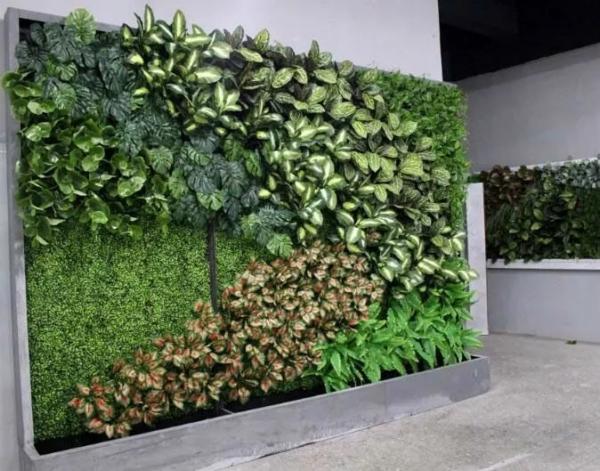 室外仿真植物墙设计可以从绿植的品类纹理颜色三个特性造景实景