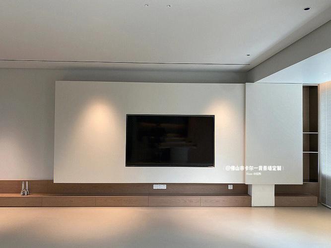 纯白岩板素色悬空电视背景墙营造极简素色美