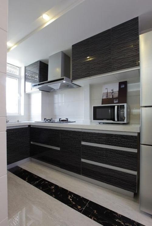 黑色现代厨房橱柜装修设计