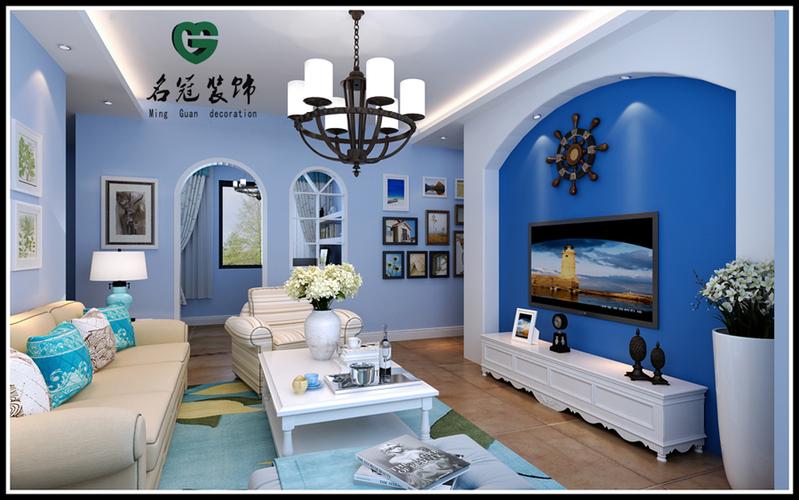 客厅的电视背景墙采用经典的地中海的风格是经典的蓝与白搭配