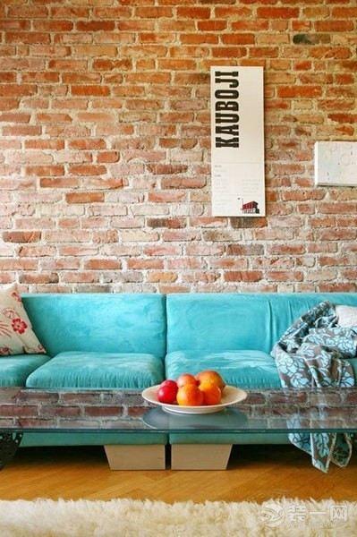 砖墙装饰客厅装修设计效果图四砖墙的沙发背景墙加上两个木墩凳子