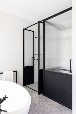 黑白浴室门装修效果图