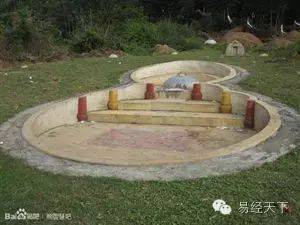 广西陆川客家人坟墓造型