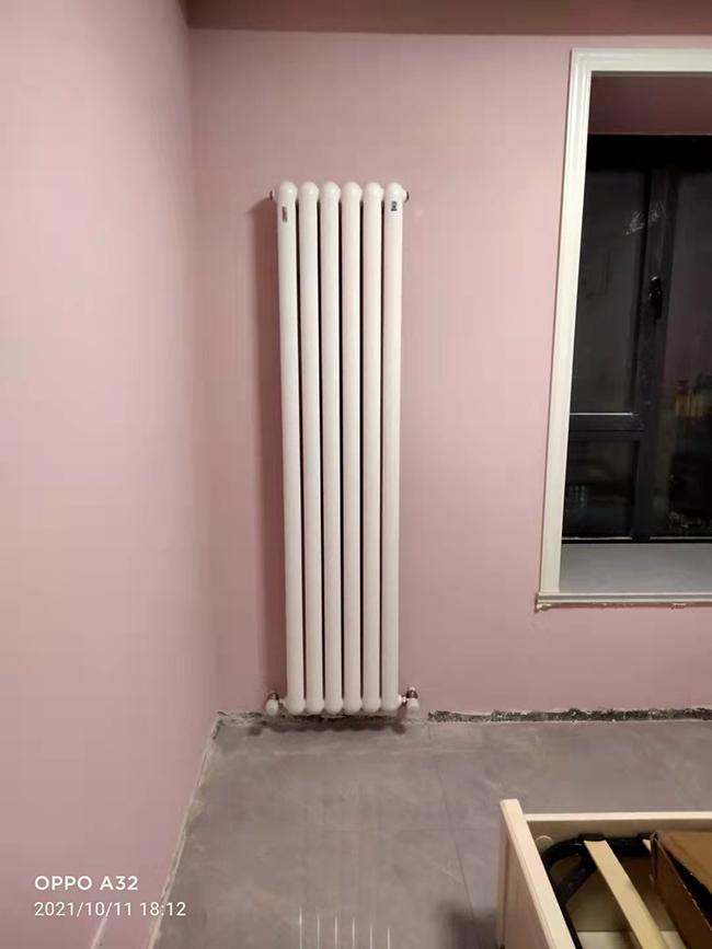 天下城3号楼实拍郑州市居民住宅楼明装暖气片施工案例