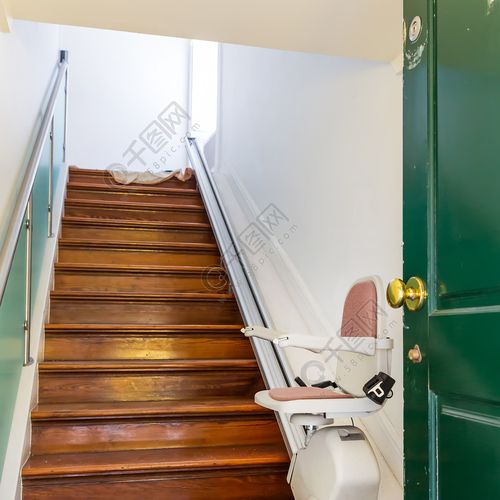 室内残疾人专用的楼梯升降机楼梯升降机