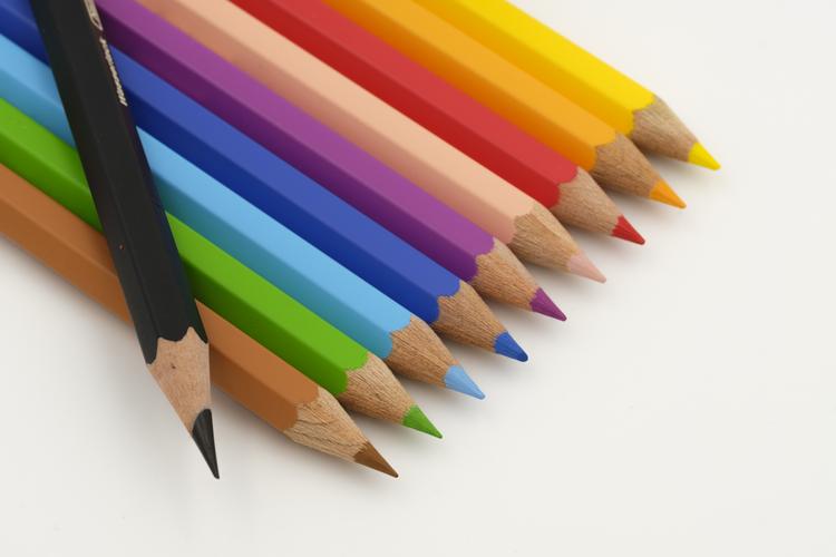 文具铅笔彩色铅笔物品物件色彩缤纷的彩色铅笔图片