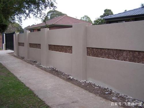 把砖砌的推倒换个新样式木质栅栏做院墙村里就表叔这么干