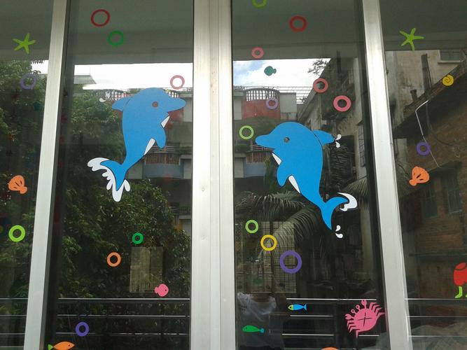 幼儿园的玻璃窗布置--海底世界4